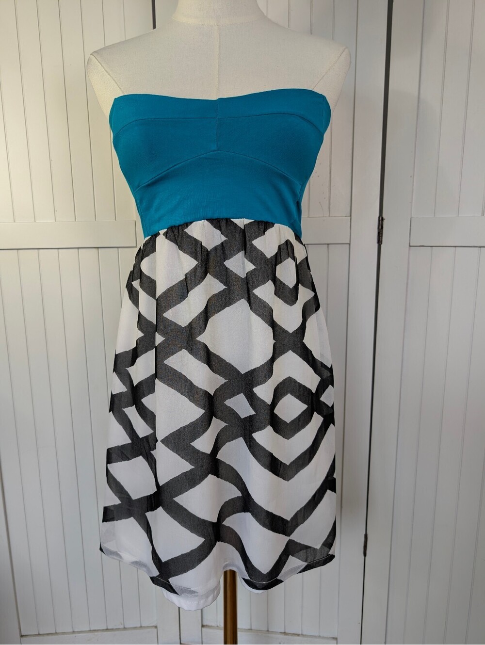Roxy Strapless Mini Dress M Teal Black White Geometric Smocked Beach 2013